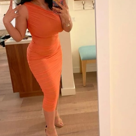 Dress - Picture 7 of 7